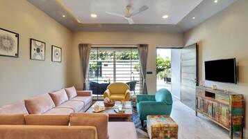 Vila luxo, vista para o jardim | Área de estar