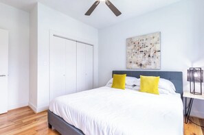 Room - 111 Lavish Bungalow 1753! Medical Center, Stadiums (Houston)