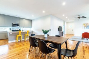 Dining - 111 Lavish Bungalow 1753! Medical Center, Stadiums (Houston)