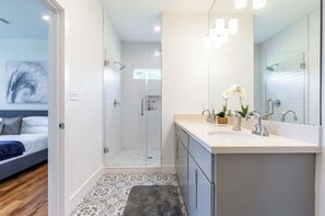 Bathroom - 111 Lavish Bungalow 1753! Medical Center, Stadiums (Houston)