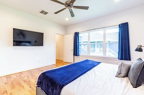 Room - 111 Lavish Bungalow 1753! Medical Center, Stadiums (Houston)