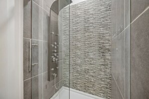 Shower, hair dryer, towels - Chic Loft | Free Parking, Gym, Game Room (Philadelphia)