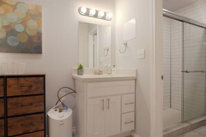 Eco-friendly toiletries, hair dryer, towels, soap - Montrose Dazzle Studio, Near Med Center (Houston)