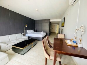 Estúdio, sacada, vista para o mar