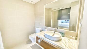 Studio, Balcony, Sea View | Bathroom