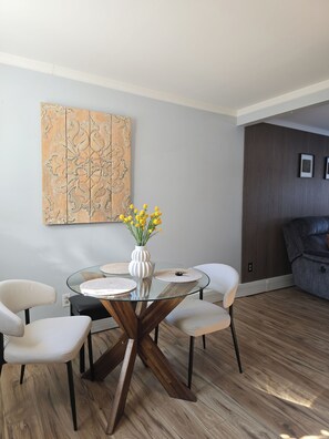 Dining - Near Airport cozy 2 bedroom  (Anchorage)