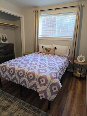 2 bedrooms, iron/ironing board, bed sheets - Near Airport cozy 2 bedroom  (Anchorage)