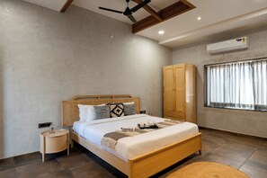 Standard Villa | Premium bedding, WiFi (free), bed sheets