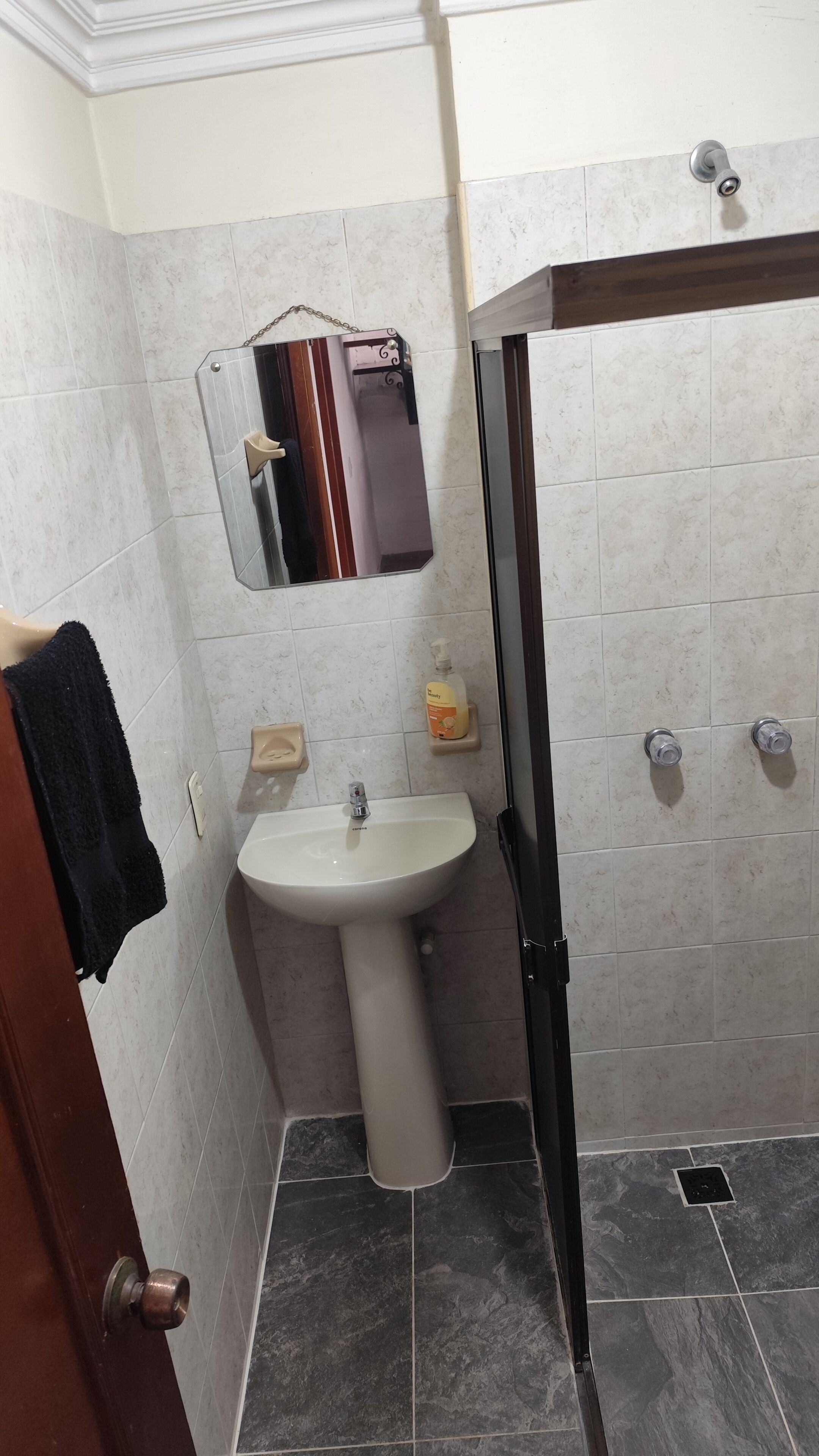 Dusche, Handtücher, Seife, Toilettenpapier