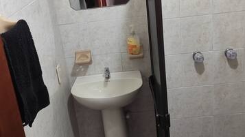 Dusche, Handtücher, Seife, Toilettenpapier