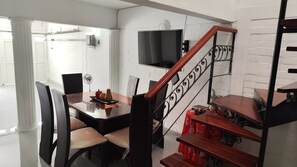 Dining - Vrbo Property (Cartago)