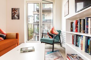 TV - Stratford Flat near ABBA Arena (London)