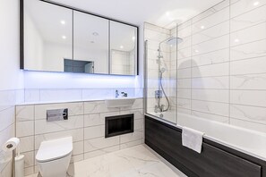 Shower, hair dryer - Stratford Flat near ABBA Arena (London)