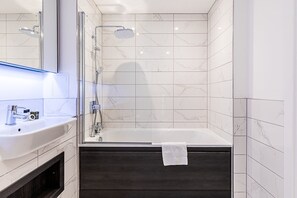 Shower, hair dryer - Stratford Flat near ABBA Arena (London)