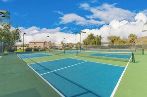 Sports court - Bright Phoenix Oasis w/Private Pool & Mtn Views (Phoenix)