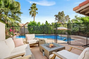 Terrace/patio - Bright Phoenix Oasis w/Private Pool & Mtn Views (Phoenix)