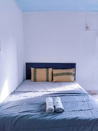 Double Room | Free WiFi. NamRoom at Jatiwaringin