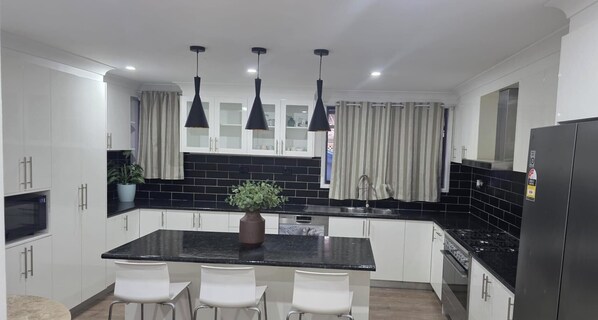 Microwave, oven, stovetop, coffee/tea maker - Charming 3-Bedroom House Rental in Sydney (Sydney)