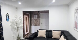 Interior - Charming 3-Bedroom House Rental in Sydney (Sydney)