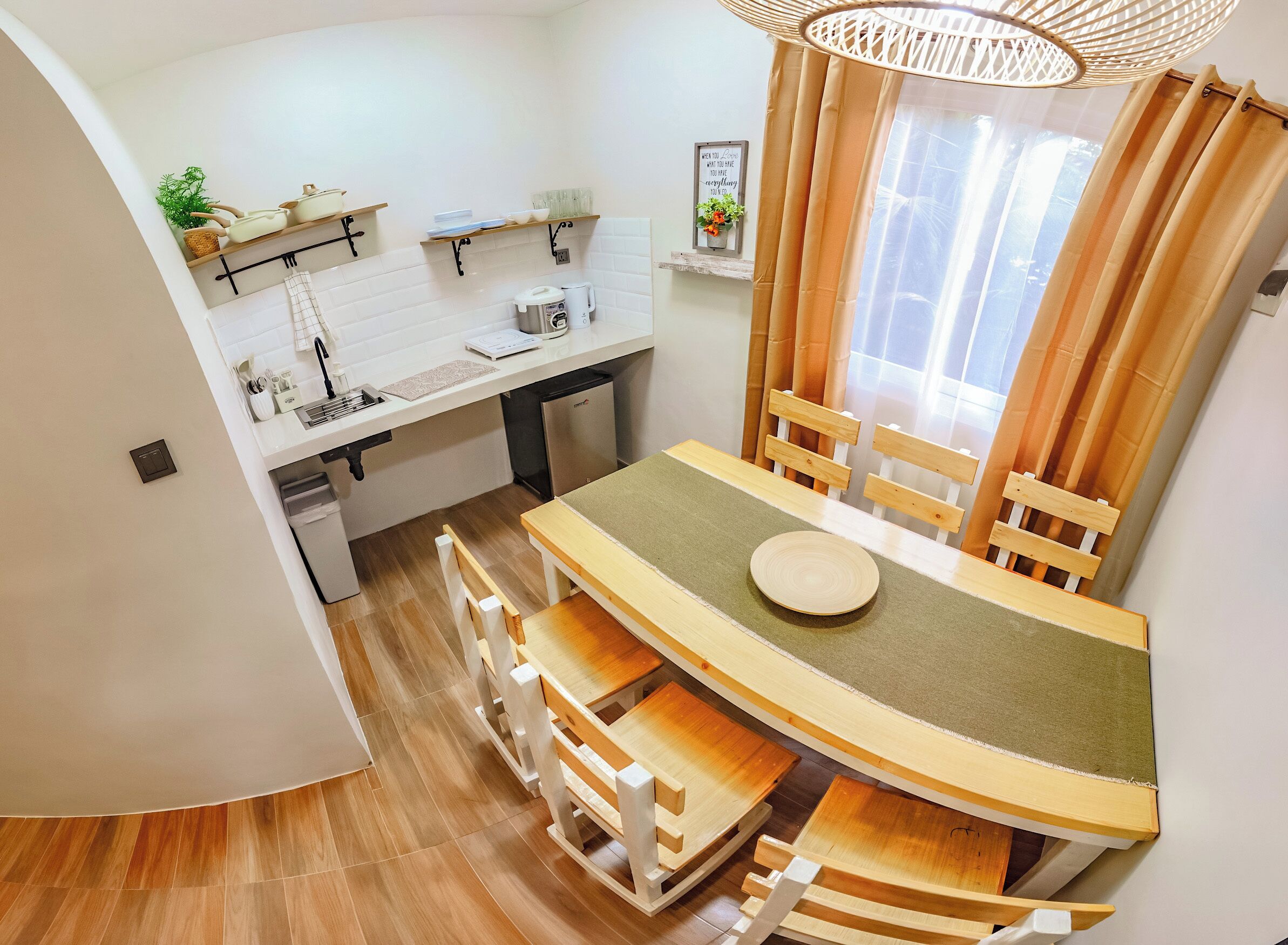 Superior Studio | Dining