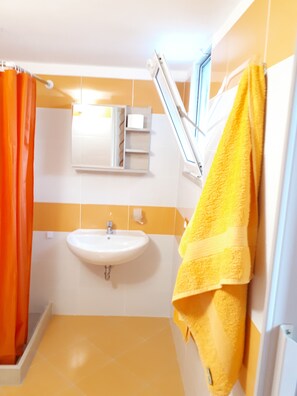 Shower, hair dryer, bidet, towels - Overseas- ORANGE ROOM (Vignacastrisi)