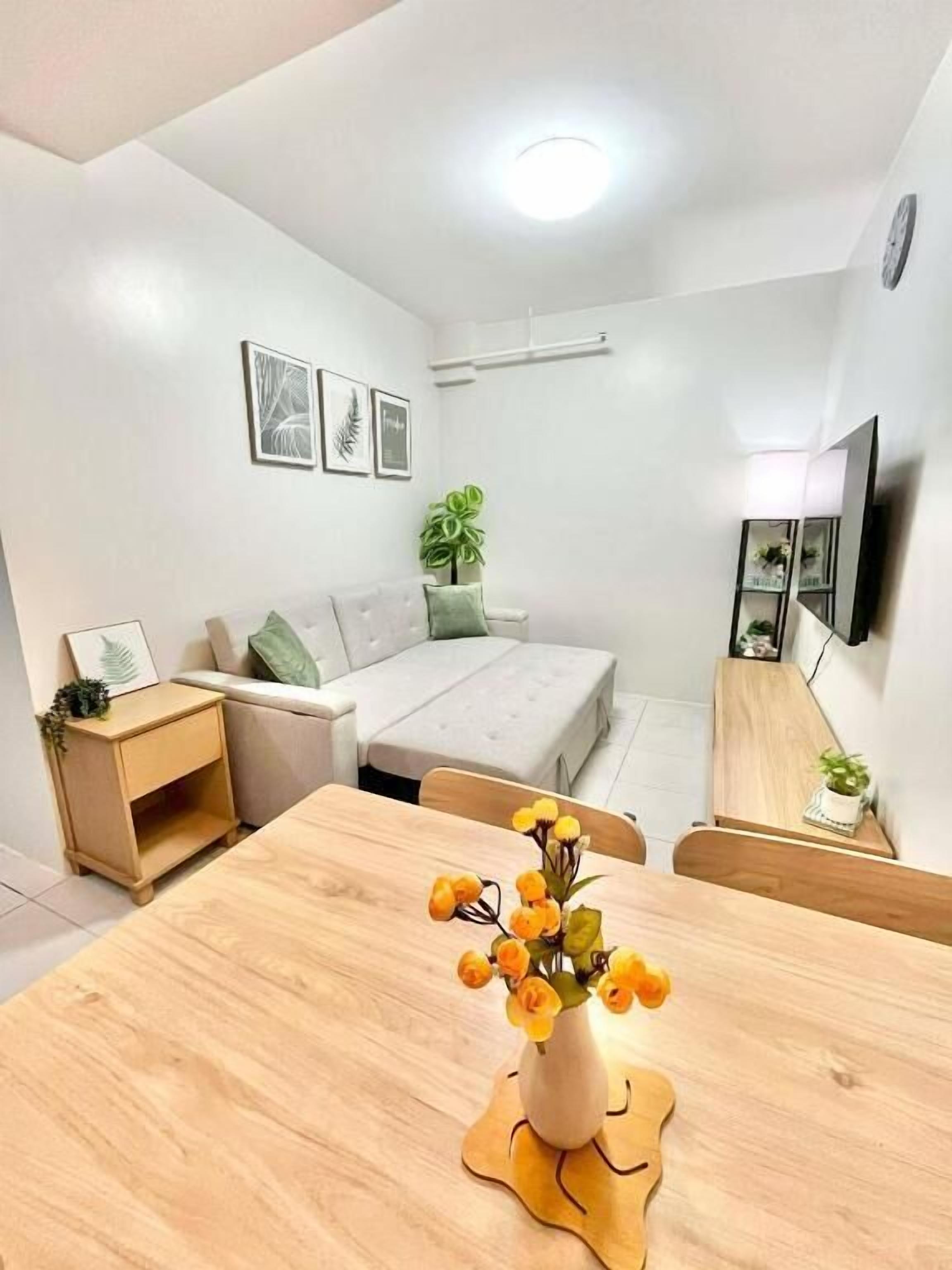 Family Condo, 2 Bedrooms, Kitchen, Courtyard View | Living area