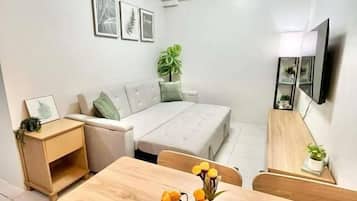 Family Condo, 2 Bedrooms, Kitchen, Courtyard View | Living area