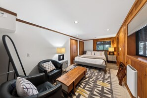 Room - Private Beach + Pier + Hot Tub | Carnelian Bay | Grand Elk Chalet (Carnelian Bay)