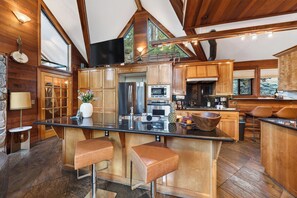 Private kitchen - Private Beach + Pier + Hot Tub | Carnelian Bay | Grand Elk Chalet (Carnelian Bay)