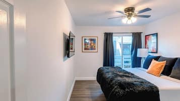 3 bedrooms, desk, iron/ironing board, travel crib