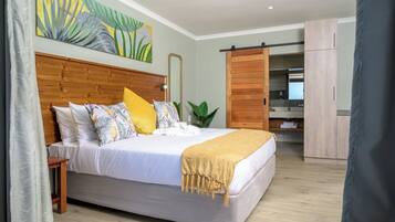 Honeymoon Suite | Premium bedding, down duvets, in-room safe, blackout curtains