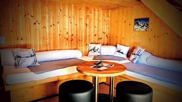 Shared Dormitory, 1 Bedroom, Smoking | Living room