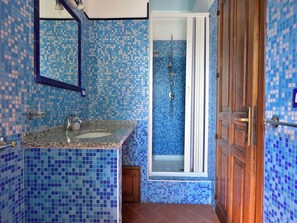 Hair dryer, bidet, towels, soap - Juniper Villa. Apartment 240mt from the beach. (Santa Maria Navarrese)