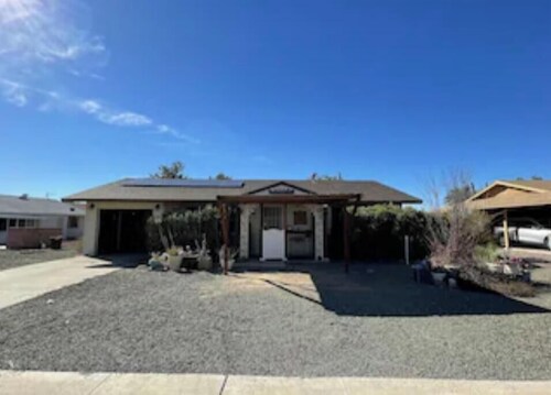 Enjoyable 3-bedroom 1 bath house with Brand New AC unit in sunny Sun City