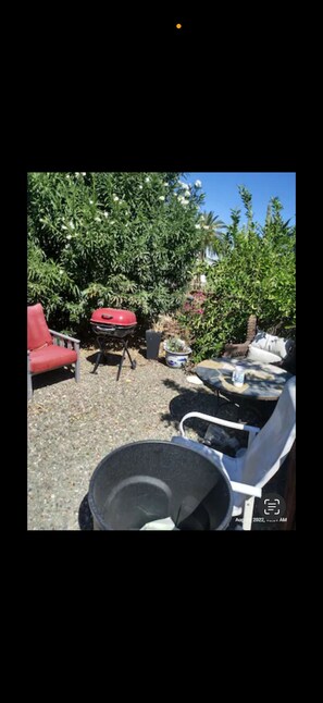 Property grounds - Enjoyable 3-bedroom 1 bath house with Brand New AC unit in sunny Sun City (Sun City)