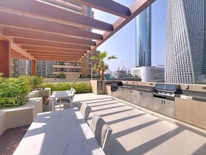 Outdoor dining - Aesthetic Studio l near Marina Mall (Dubai Marina)