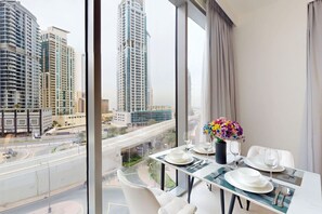 Dining - Aesthetic Studio l near Marina Mall (Dubai Marina)