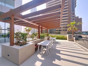Outdoor dining - Aesthetic Studio l near Marina Mall (Dubai Marina)