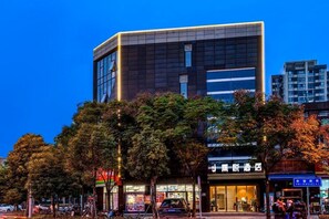 Exterior - spiderSix (Meishan)