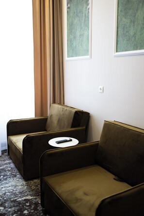 Suite | Zimmersafe, Schreibtisch, laptopgeeigneter Arbeitsplatz