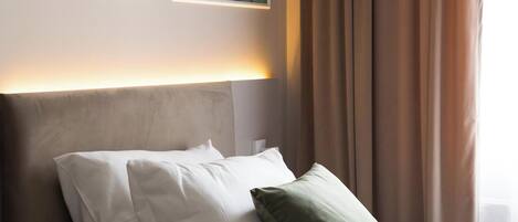 Cosy Single | In-room safe, desk, laptop workspace, blackout curtains