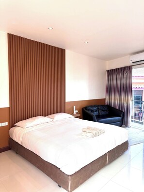 Room - Cozy 1-Bedroom Apartment with kitchen and bathroom near Kata Beach, Thailand (Tambon Karon)