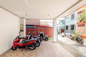 Property grounds - Cozy 1-Bedroom Apartment with kitchen and bathroom near Kata Beach, Thailand (Tambon Karon)