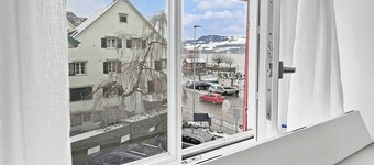 Elegante casa en el lago de Zúrich con impresionantes vistas y terraza privada