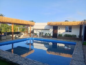 Pool - V Hostel Galera Bunk Bed (Oriental Mindoro)