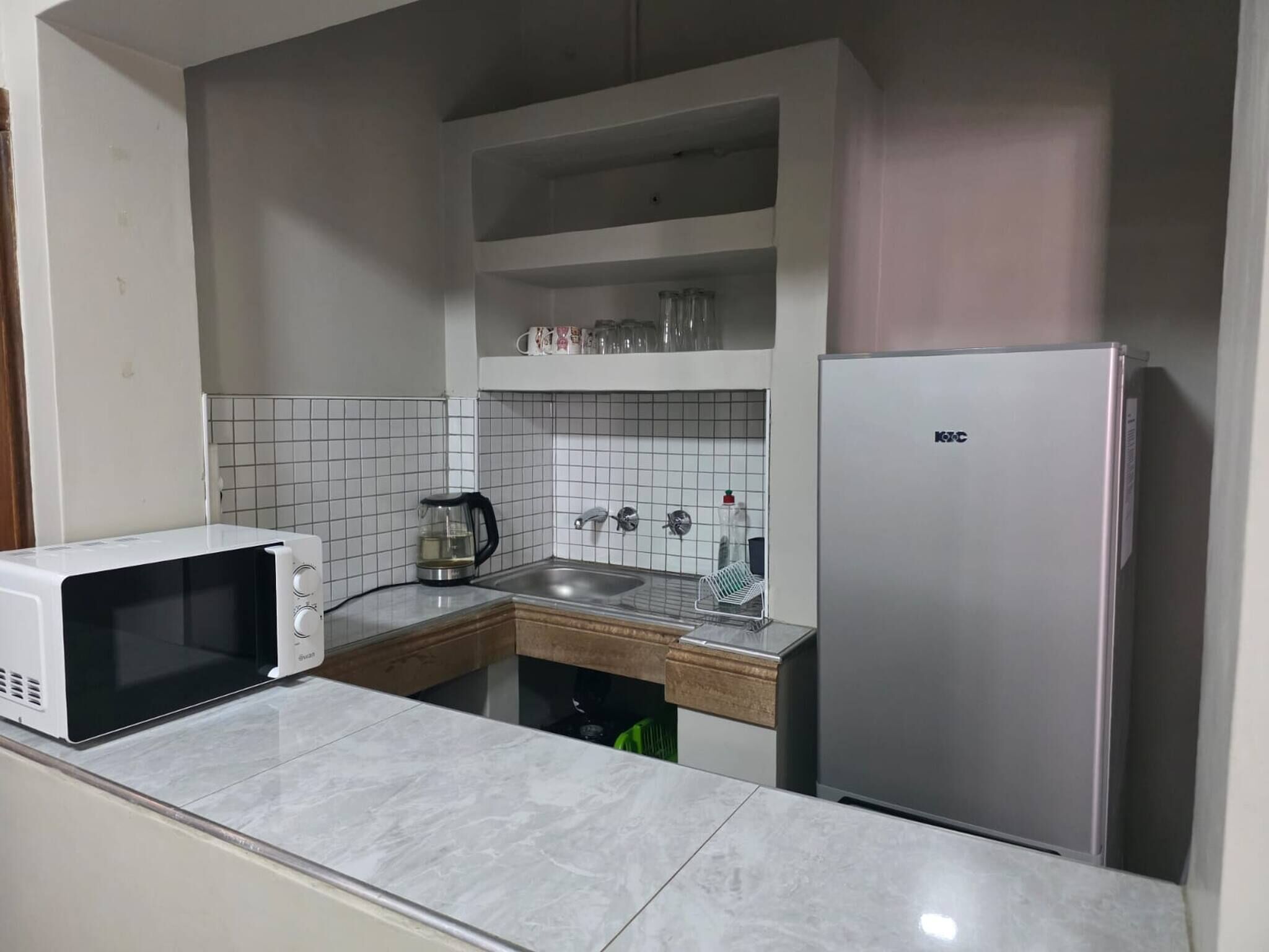 Fridge, microwave, stovetop, toaster