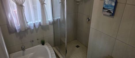 Douche, serviettes fournies