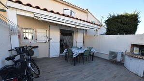 屋外ダイニングエリア