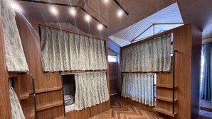 舒适宿舍, 男女混合宿舍, 山景 | 住宿内部