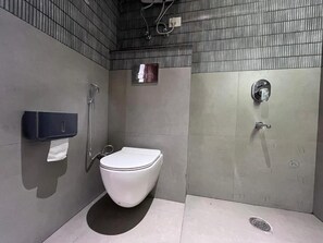 Deluxe Double Room, Mountain View | Bathroom - Joey's hostel. (Manali)